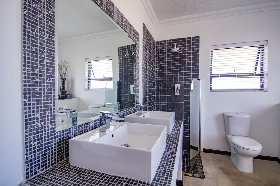 5 Bedroom Property for Sale in Yzerfontein Western Cape